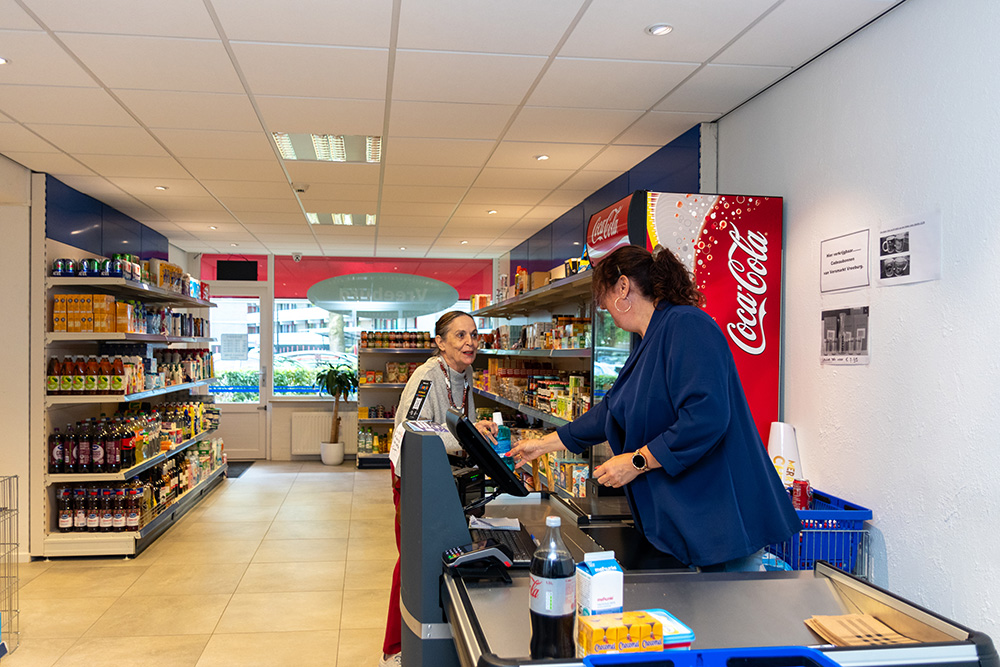 Winkel Inpandige supermarkt bij Serviceflat Schouwenhove